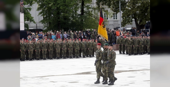 Almanya'da zorunlu askerlik geri dönüyor: 2028'den itibaren 18 yaşındaki erkekler askere alınacak