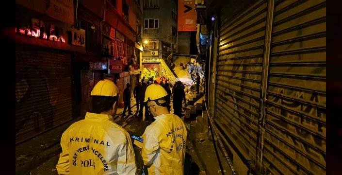 Beyoğlu'nda tüp patlaması: 2 katlı bina yıkıldı
