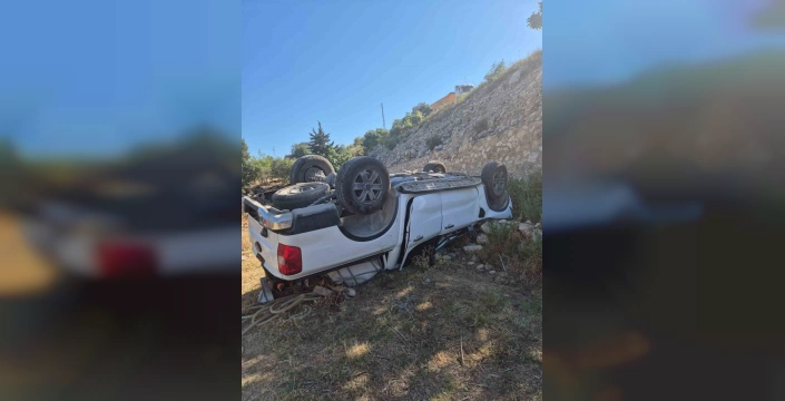 Hatay'da pikap uçurumdan yuvarlandı: Sürücü yaralandı