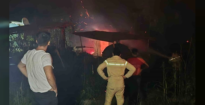 Karabük'te yangın dramı: Gençlerin kahramanca müdahalesi evi kurtardı
