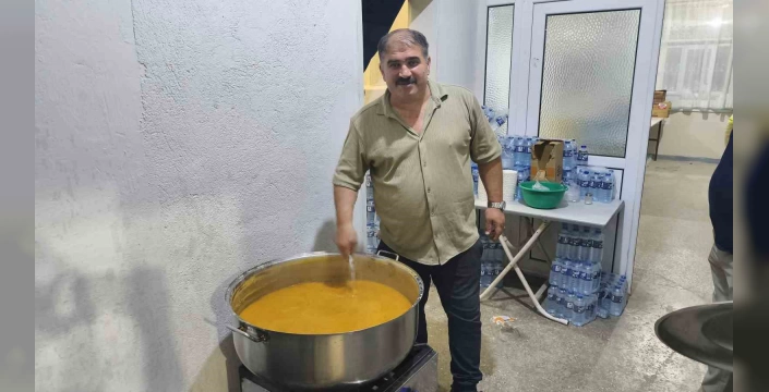 Karabük'ün Ovacık ilçesinde yangın yeniden alevlendi: Muhtar, yardım ekiplerine çorba ikram etti