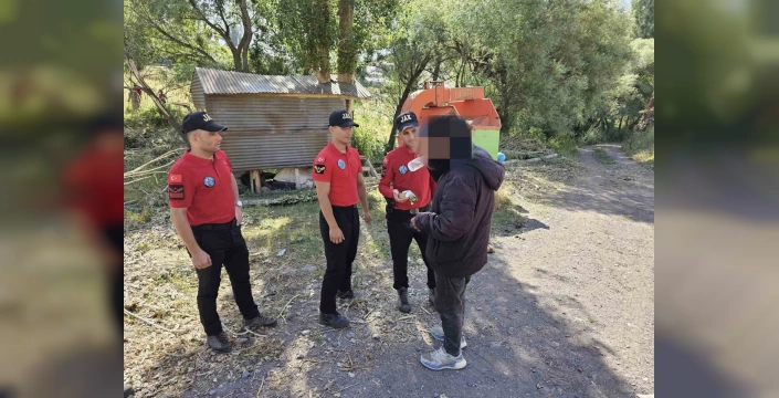 Kayıp Şahıs Bulundu: Erzurum Jandarması E.K.'yı Sağ Salım Ailesine Teslim Etti