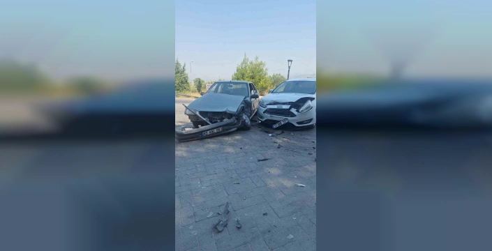 Kırkağaç'ta trafik kazası: 2 yaralı