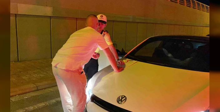 Konya'da alkollü araç kullanan genç, polis olacağını söyleyerek trafik ekiplerine zorluk çıkardı