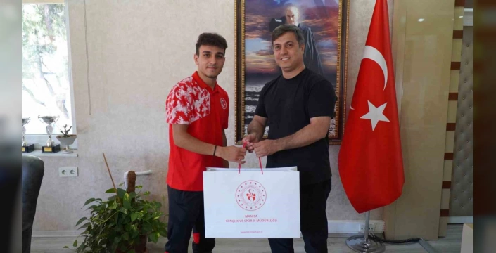 Manisa'dan Balkan üçüncülüğü: Buğra Güleryüz ve antrenörü ödüllendirildi