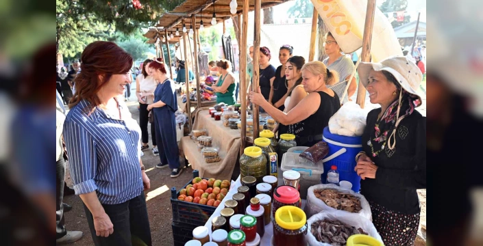 Mersin'de geleneksel aşure etkinliği: Kadınlar hem geleneklerini yaşattı hem de dayanışma örneği sergiledi