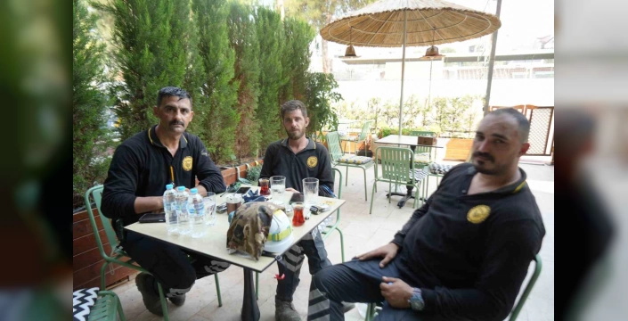 Osmaneli'nde yangın sürüyor: Esnaf 2500 tost dağıttı