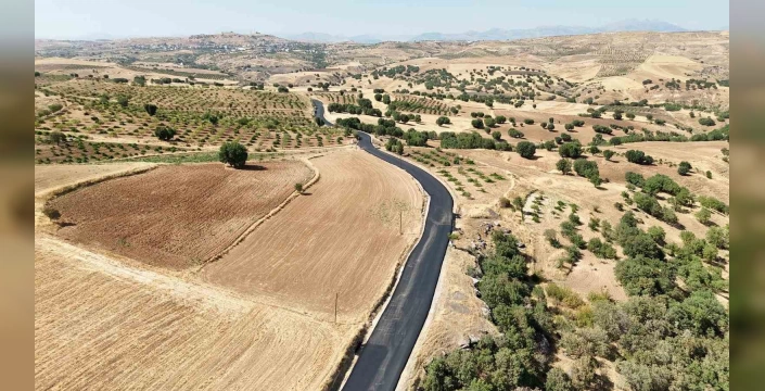 Siirt'te kırsal ulaşım güçleniyor: 2800 metrelik yol sıcak asfaltla kaplandı