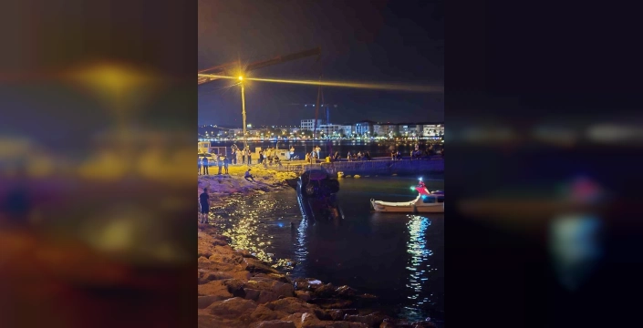 Silivri'de park halindeki cip denize uçtu