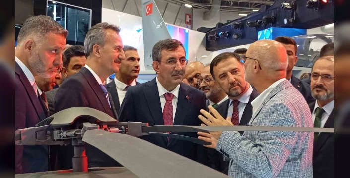 Yılmaz, IDEF 2025'i ziyaret etti: Güçlü savunma sanayii, milli politikalar için şart