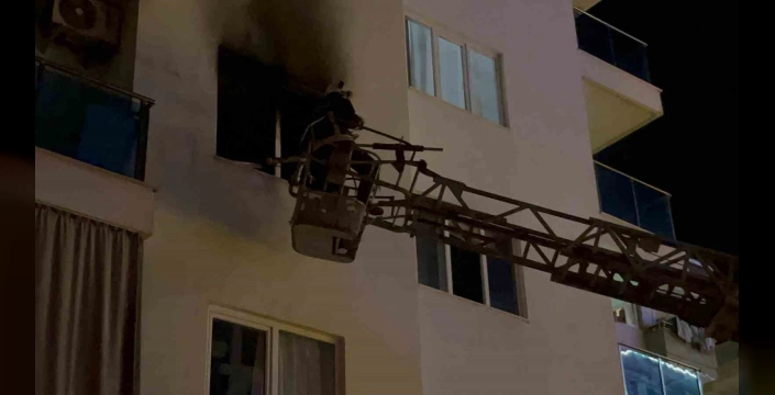 Alanya'da apartman yangını: Dumandan etkilenen bir kadın tedavi edildi