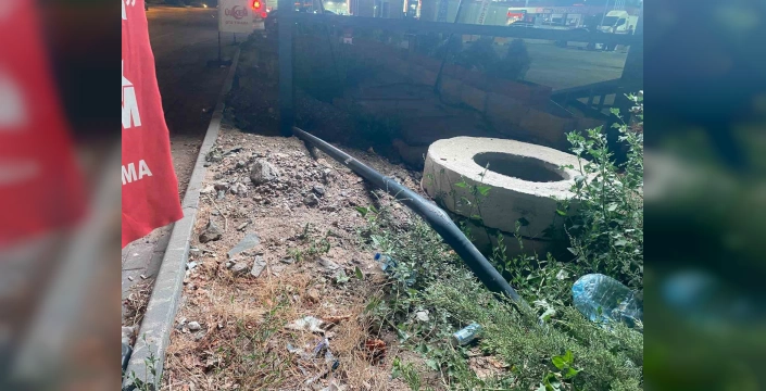 Ankara'da kontrolden çıkan otomobil oto yıkamaya uçtu: 3 yaralı, 4 araç hasarlı