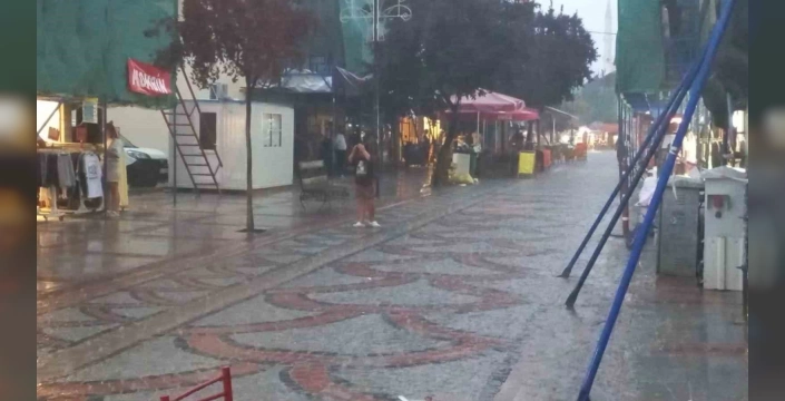 Edirne'de sağanak yağış: Vatandaşlara ve tarım ürünlerine can suyu oldu