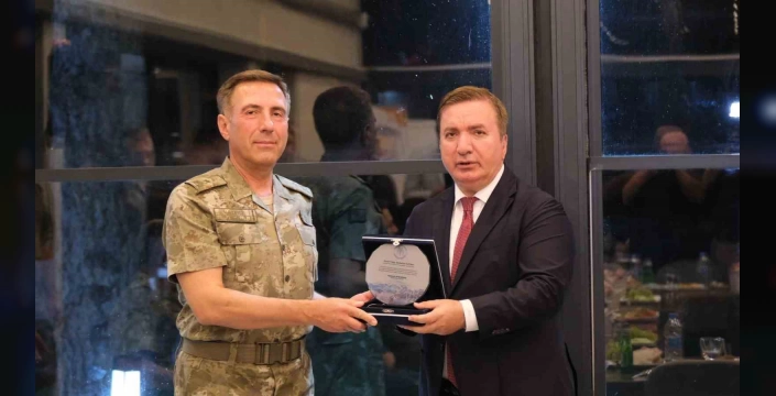 Erzincan'da veda yemeği: Veli Tarakcı ve Abdullah Katırcı'ya teşekkür