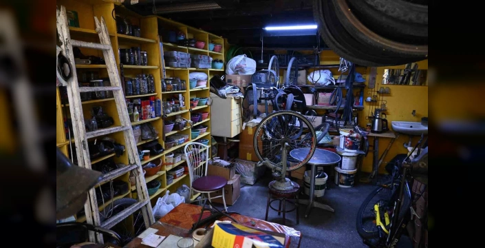 Eskişehir'de vefa örneği: Emekli öğretmen, kanser arkadaşının dükkanını yeniden yaptı