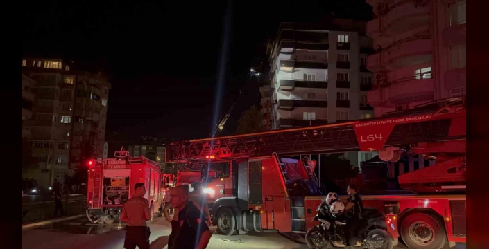 Gaziantep'te 7 katlı binada yangın paniği