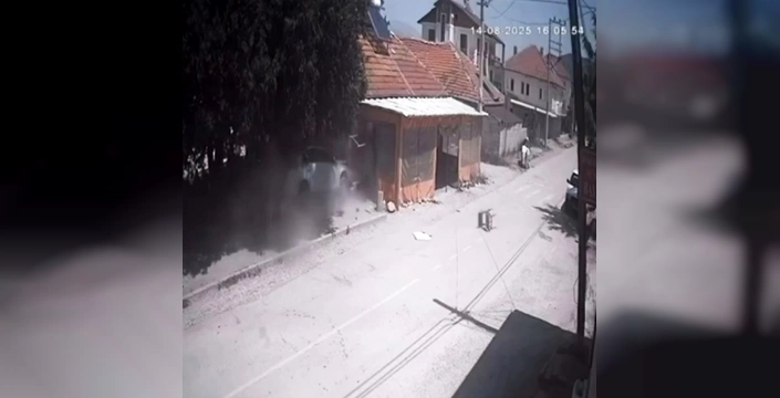 Isparta'da otomobil kahvehaneye girdi: 1 ölü, 2 yaralı