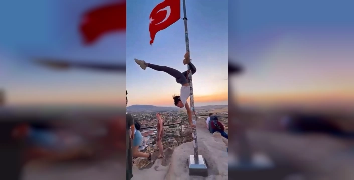 Kapadokya'da bayrak direğine uygunsuz hareket: Sert tepki