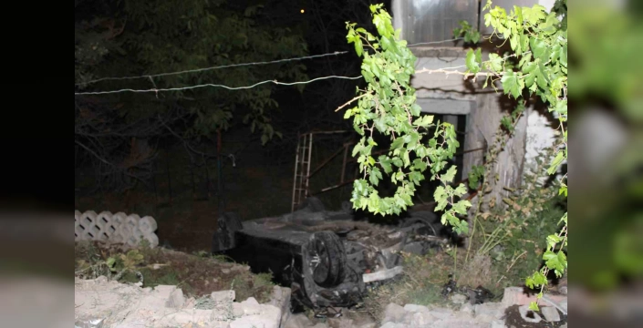 Kayseri'de korkutan kaza: Ev bahçesine uçan araçta 3 yaralı