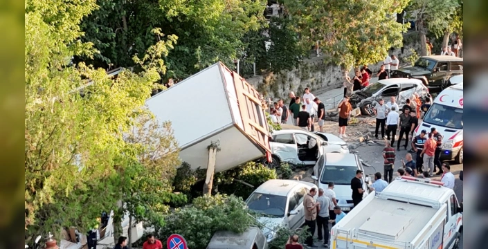 Nevşehir'de freni patlayan kamyon 10 araca çarptı: 6 yaralı