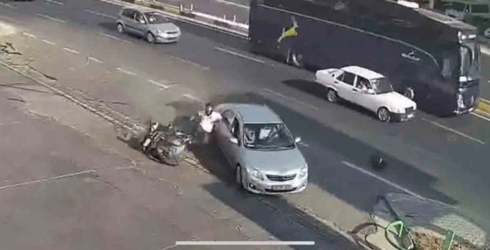 Serik'te motosiklet-otomobil kazası: Sürücü yaralandı