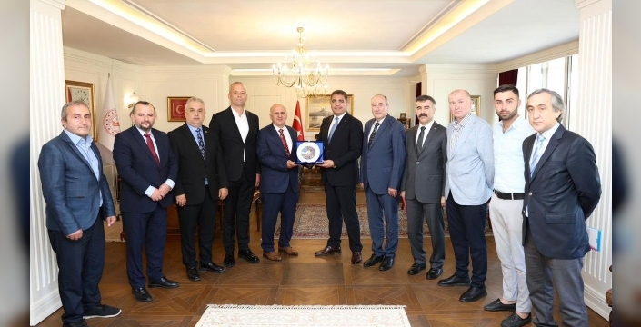 Düzce Valisi Selçuk Aslan, İstanbul Düzceliler Derneği yönetimiyle bir araya geldi