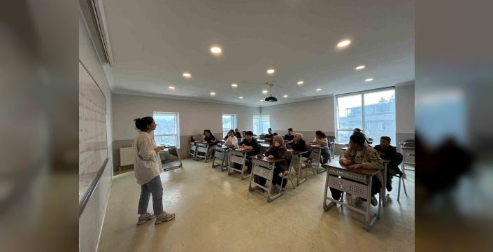 Esenyurt Belediyesi, 1133 öğrenciye ücretsiz YKS ve LGS kursu açtı