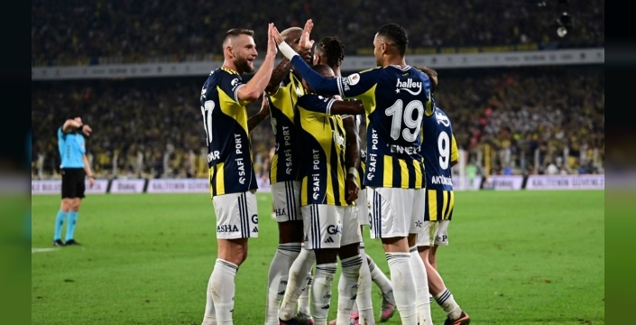 Fenerbahçe, Antalyaspor'a karşı üstünlüğünü sürdürüyor
