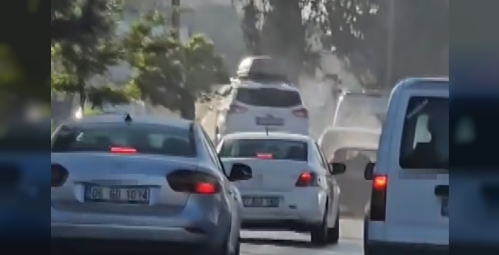 Gaziantep'te şoförü bayılan çekici 6 aracı biçti: Facia anları kamerada