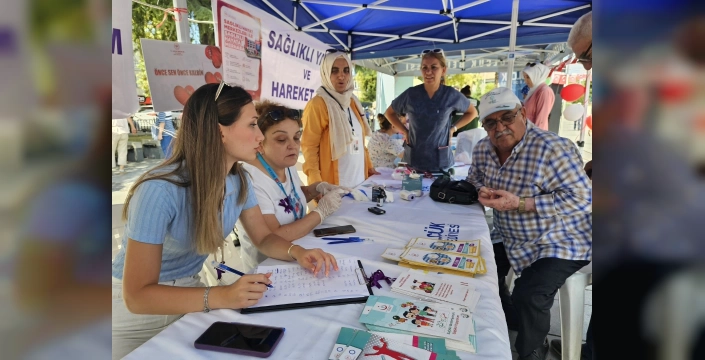 Gölcük'te Sağlık Sokağı: Vatandaşlar uzmanlardan bilgi aldı