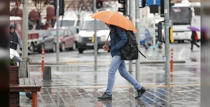 Meteoroloji'den fırtına ve sağanak yağış uyarısı: Dikkatli olunmalı