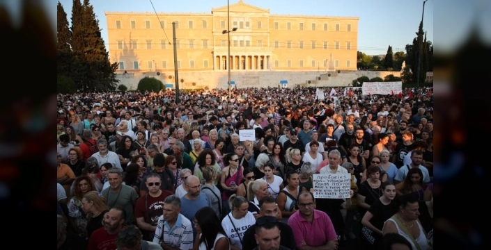 Tembi Tren Kazası Kurbanları İçin Düzenlenen Gösteride Polis ve Protestocular Çatıştı
