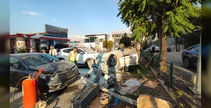 Ankara'da takla atan otomobil benzinliğe daldı