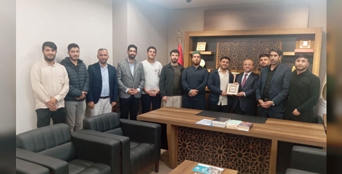 Kars'ta gençler müftülük ziyaretiyle manevi değerleri keşfetti