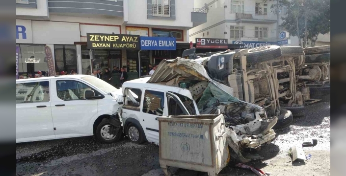 Malatya'da freni patlayan hafriyat kamyonu dehşet saçtı: 5 yaralı