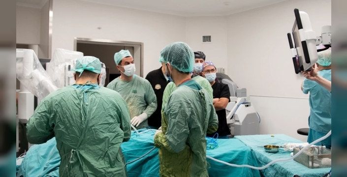 Selçuk Tıp, robotik cerrahiyle 100. operasyonunu gerçekleştirdi