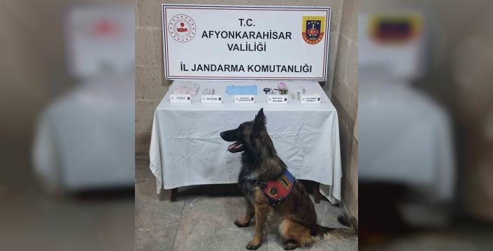 Afyonkarahisar'da 'torbacı' nefes kesti: Peçeteye emdirilmiş uyuşturucu ile yakalandı!