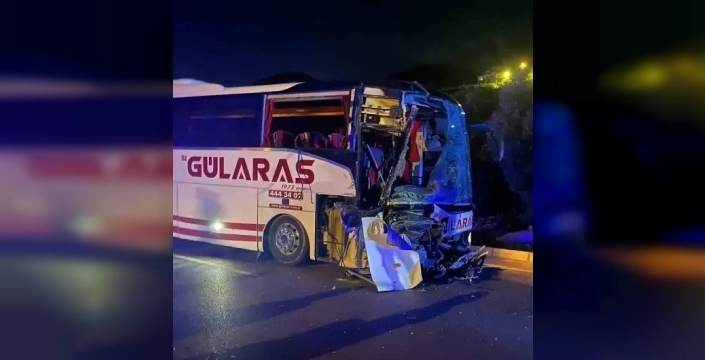 Alanya'da gece yarısı korkunç kazası: Otobüs ile tır çarpıştı, 5 kişi yaralandı