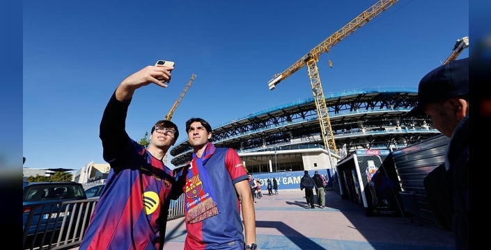 Barcelona taraftarları 2 yıl aradan sonra Camp Nou'ya döndü: Stadyum yeniden açıldı