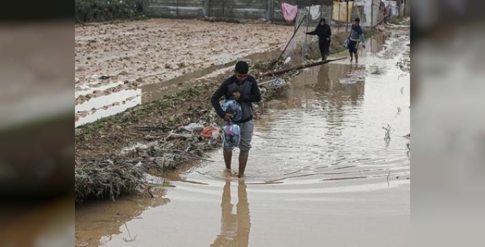 BM'den acil uyarı: Gazze'de aileler sel tehlikesiyle boğuşuyor!