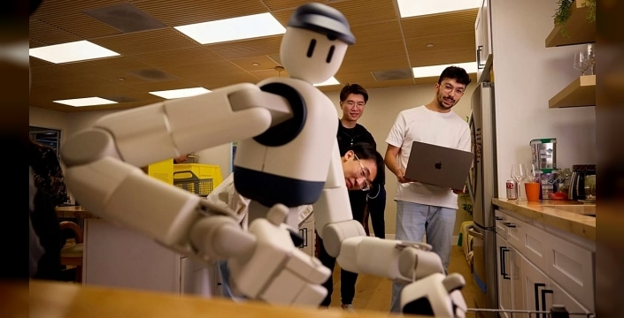 Ev işlerini robot mu yapacak? Memo, bulaşıkları makineye diziyor, kahve yapıyor!