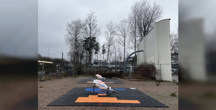 Finlandiya'da drone ile yemek teslimatı devrimi: Yağmurda bile kapınıza uçarak geliyor!