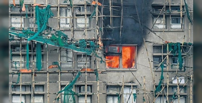 Hong Kong'da 63 yıllık kabus: Yangın faciasında 83 can kaybı, ihmaller zinciri şok etti