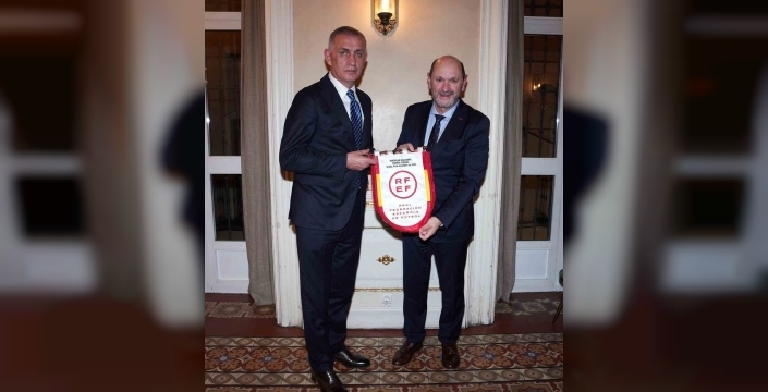 İspanya ve türkiye futbolundan unutulmaz dostluk akşamı: Sevilla'da Milli Takımlar yemekte buluştu!