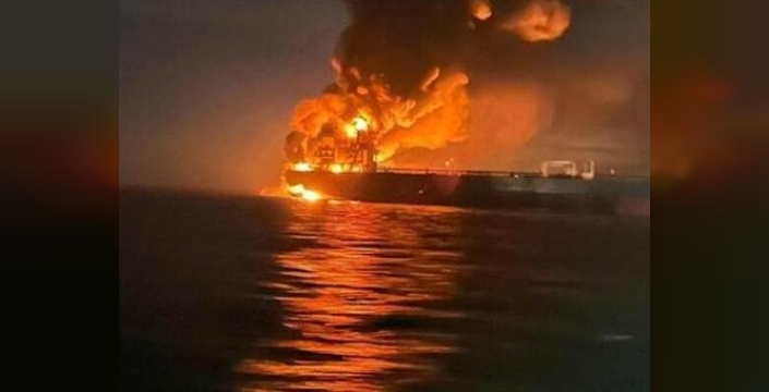 Karadeniz'de şok savaş! Gemiye saldırı anı drone ile saniye saniye görüntülendi: 25 personel kurtarıldı!