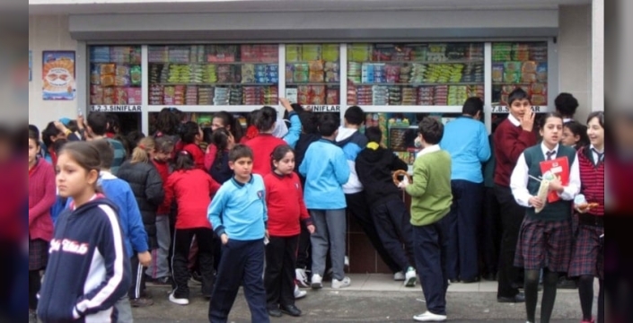 Okullarda gizlenen açlık krizi: Yardım tutarları kantin fiyatlarını solluyor!