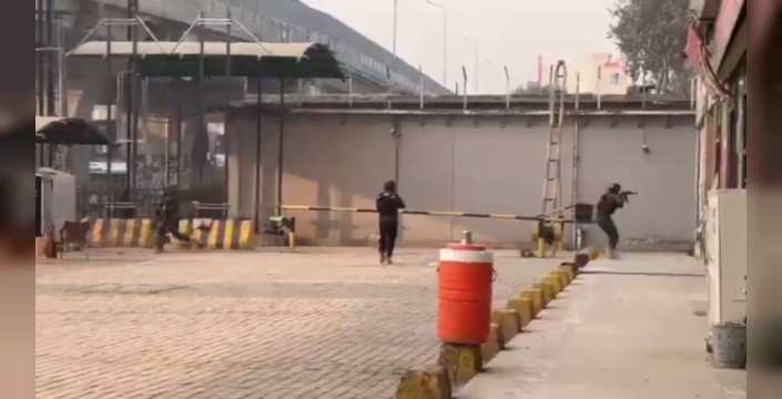 Peşaver'de korkunç terör dehşeti: Karargaha ölümcül saldırı ve ordu müdahalesi!