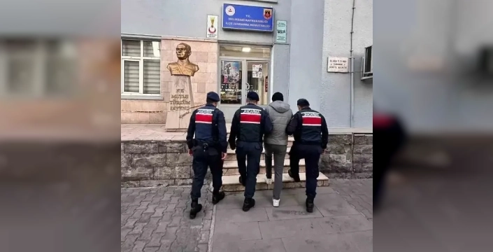 Şok eden operasyon: FETÖ'cü firari saklandığı yerde böyle yakalandı!