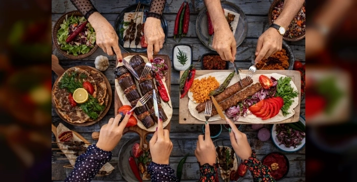 Türk mutfağı dünya lezzetlerini fethetti: Çökertme ve Cağ kebabı zirveye çıktı!
