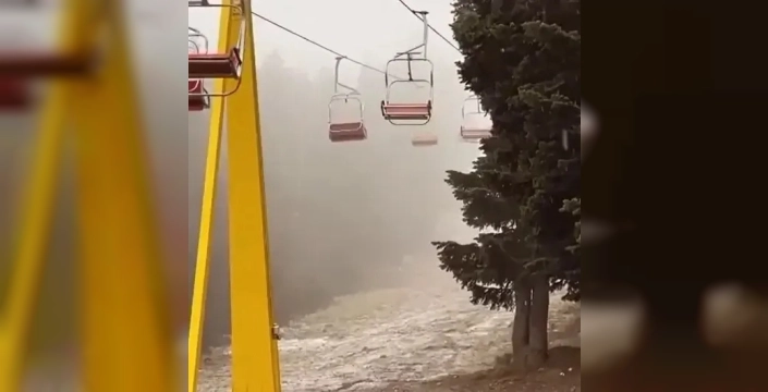 Uludağ'a kar yağdı: Sıcaklık 2 derece